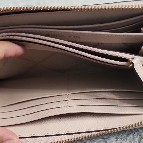 Michael Kors Light Pink Wallet - Picture 5 of 10